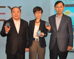 Samsung debuts REX-Series Smart Feature Phones