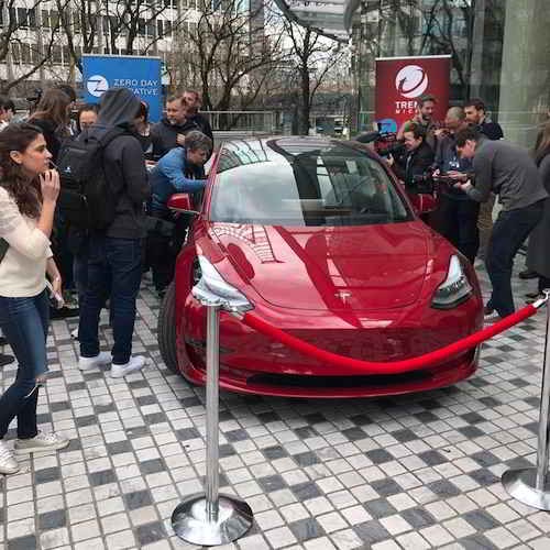Hackers win Tesla car for exposing system error - By Using a 'JIT bug in the renderer'