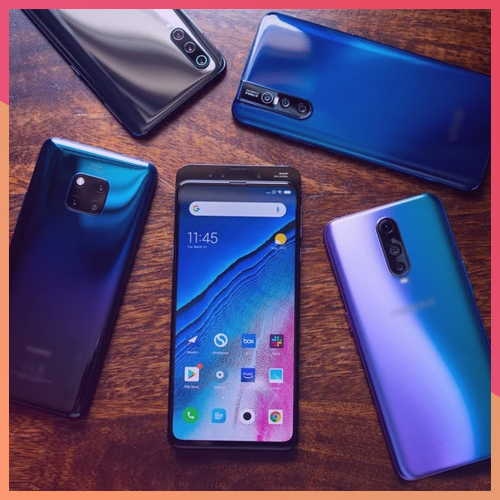 Mobile phone companies delaying new launches