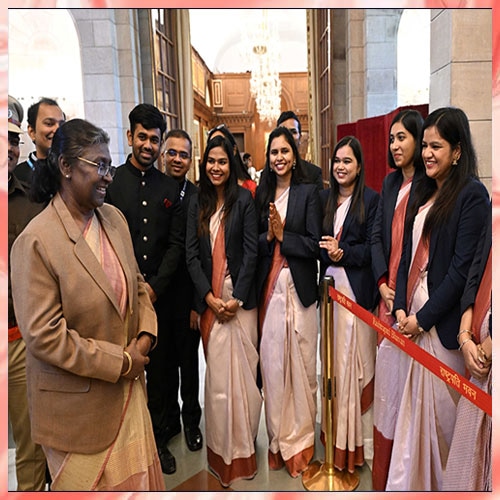 Railways should adopt technologies for convenient transportation services: President Murmu