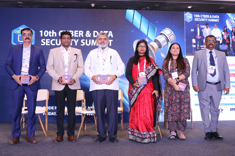 Token of appreciation presented to Panel Discussion-I