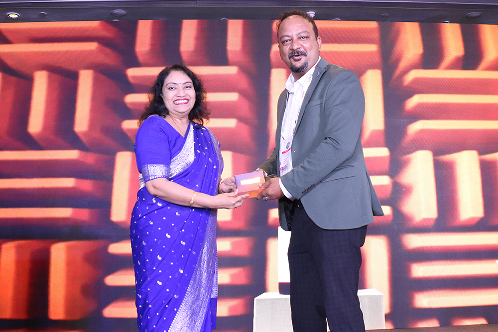 Token of appreciation presented to  Mr. Sumith Satheesan, Head - Enterprise Solution Consulting - TP-link