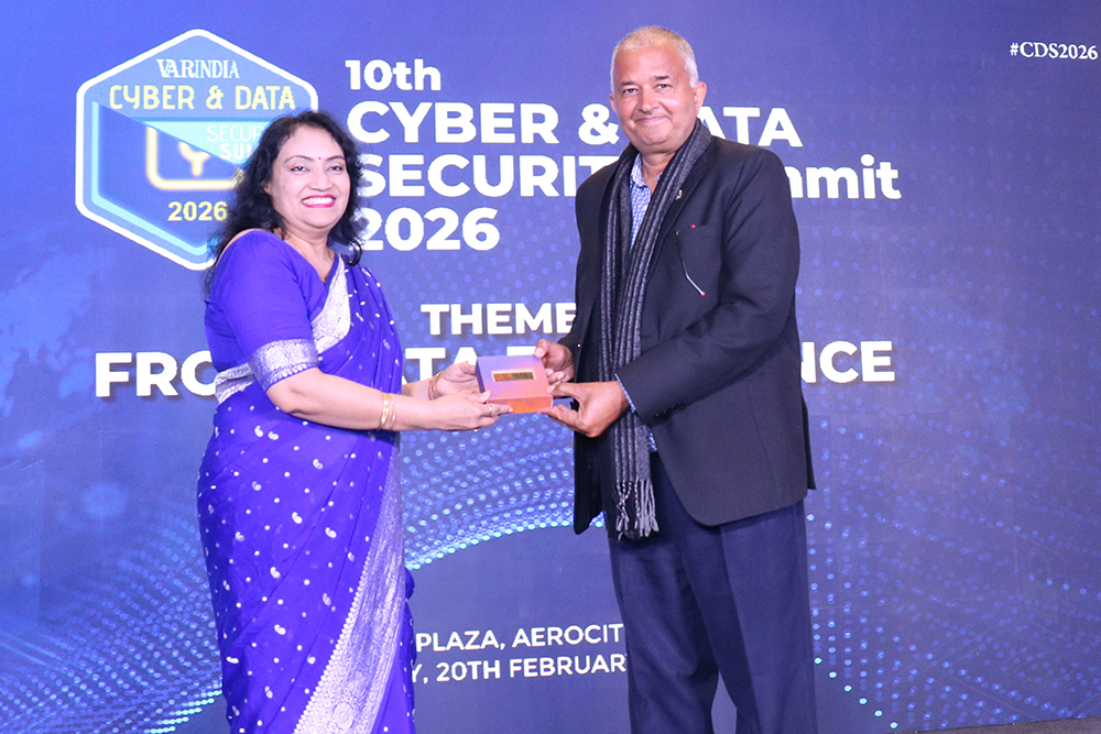 Token of appreciation presented to Shri. S N Tripathi, Former Secretary GOI & DG - IIPA