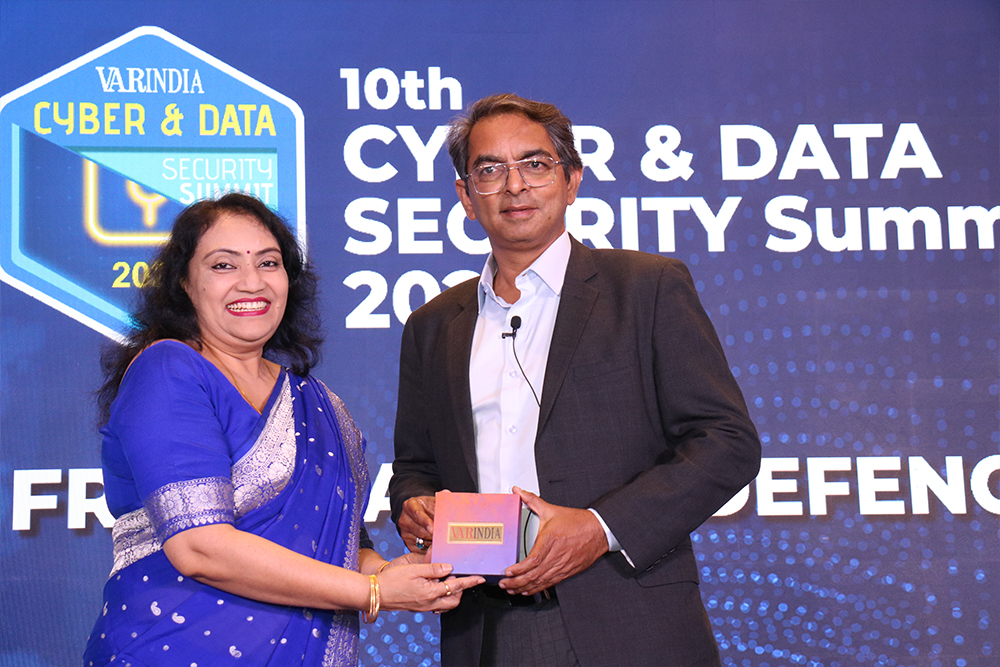 Token of appreciation presented to Mr. Sandeep Bhambure, V.P & M.D- ( India & SAARC)- Veeam Software