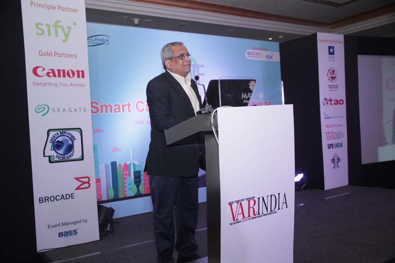 Mr. Gopal Krishna Nayak, Director-IIIT(Bhubaneswar) addressing the audience on how Bhubaneswar gearing towards the smart city at 9th OITF 2017