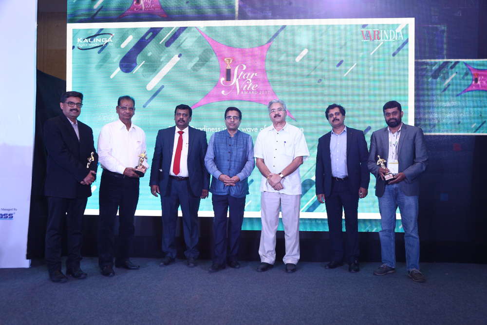 Winners of Kolkata Region stands for the group picture.