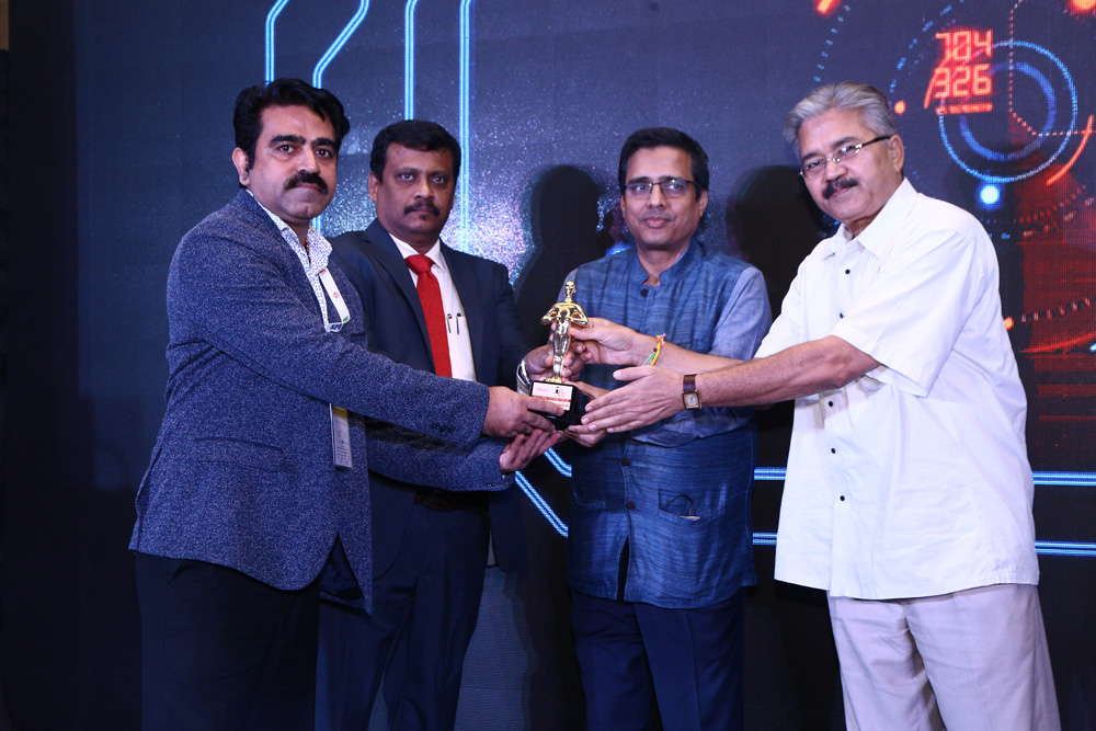 VALUE POINT SYSTEMS  is awarded as the BEST SYSTEM INTEGRATOR-BANGALORE   is being awarded by Vinit Goenka, Member-IT Taskforce, Ministries of Shippin