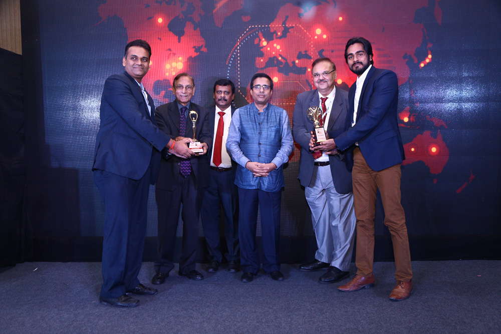 HEWLETT PACKARD ENTERPRISE  receiving the award for BEST X 86 SERVER , BEST NETWORKING VENDOR FOR ENTERPRISE -ARUBA and CHANNEL LEADERSHIP AWARD 2017 