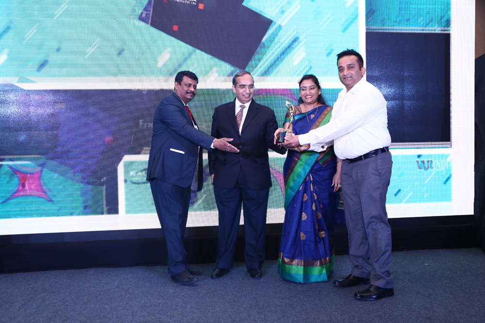SEAGATE TECHNOLOGY receiving the award for BEST INTERNAL & EXTERNAL HARD DISK DRIVE from Mr. Deepak Sahu, Publisher & Group Editor, VARINDIA and SPOI,