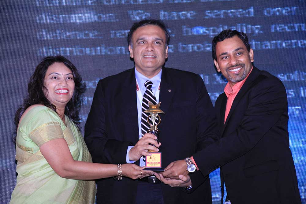 Fortune Grecells receiving the award for the Best Security Partner at VAR Symposium - 17th Star Nite Awards 2018