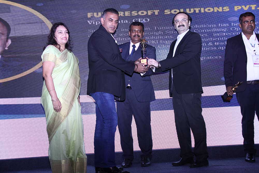 Futuresoft Solutions receiving the award for the Best System Integrator at VAR Symposium - 17th Star Nite Awards 2018