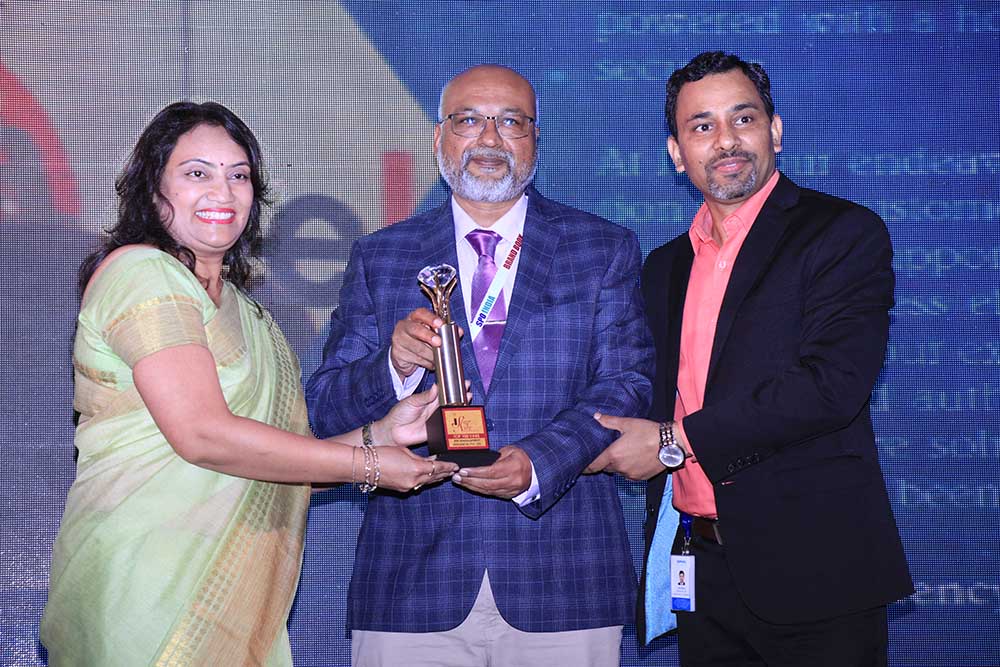 JNR Management Resources receiving the award for the Best Security Partner at VAR Symposium - 17th Star Nite Awards 2018