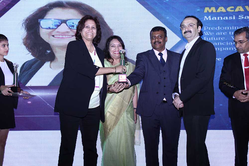 Macaws Infotech receiving the award for the Best System Integrator at VAR Symposium - 17th Star Nite Awards 2018