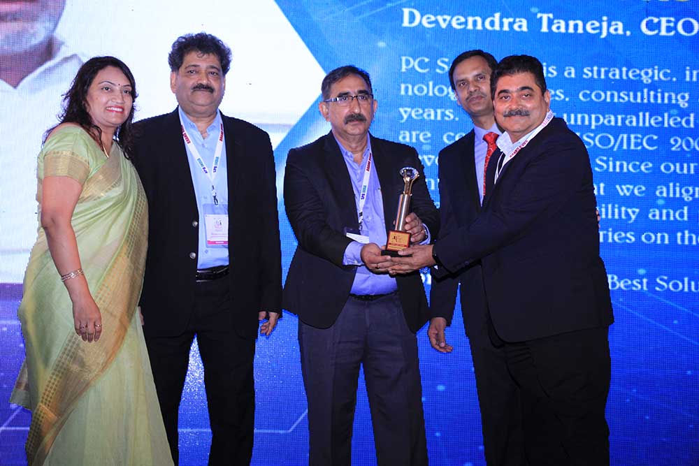 PC Solutions receiving the award for the Best Solution Partner at VAR Symposium - 17th Star Nite Awards 2018