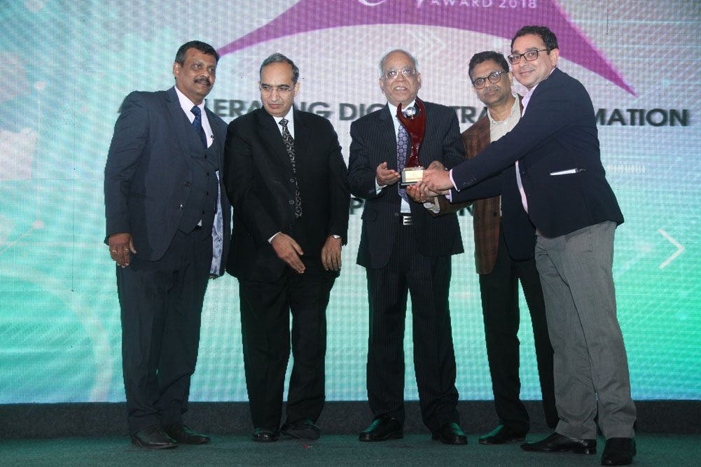 Lenovo Global Technology receiving the award for Futuristic Company into Channel at 17th Star Nite Awards 2018