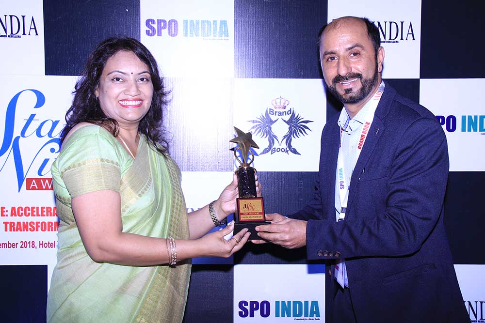 Choice Solutions  receiving the award for the Best System Integrator at VAR Symposium 17th Star Nite Awards 2018