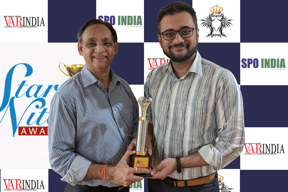 Park Network receiving the award for the Best Solution Partner at VAR Symposium 17th Star Nite Awards 2018