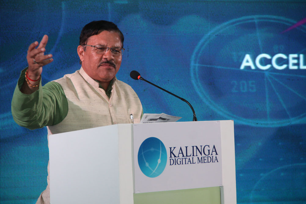 Shri. Shyam Jaju, National Vice President, Bharatiya Janata Party addressing the audience at 17th Star Nite Awards 2018.