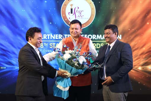 Welcoming Rajesh Aggarwal, DG - Training, Ministry of Skill Development at 18th Star Nite Awards 2019