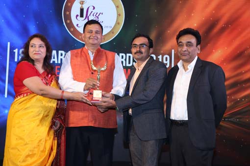 The CMO Award being given away by Mr. Rajesh Aggarwal, D.G- Training, Ministry of Skill Development, Govt. of India; Mr. S. N.Tripathi, Director-India