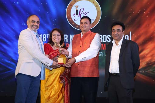 The CMO Award being given away by Mr. Rajesh Aggarwal, D.G- Training, Ministry of Skill Development, Govt. of India; Mr. S. N.Tripathi, Director-India