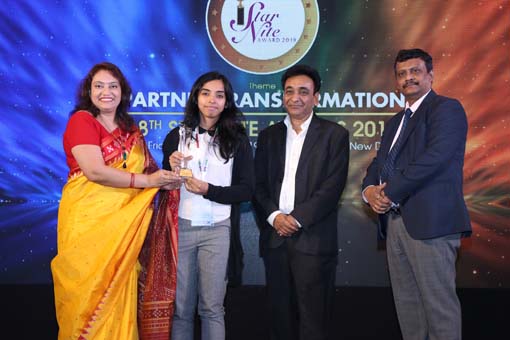 The BEST OS Award goes to WINDOWS 10 - Microsoft Corporation (India) Pvt. Ltd being given away by Mr. Rajesh Aggarwal, D.G- Training, Ministry of Skil