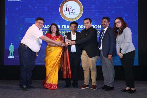 The Best Internal and External Hard Disk Drive Award goes to SEAGATE TECHNOLOGY being given away by Mr. Rajesh Aggarwal, D.G- Training, Ministry of Sk