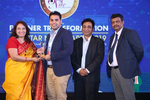 The Best FLASH Drive - SSD Award goes to WESTERN DIGITAL (UK) LTD (SANDISK) being given away by Mr. Rajesh Aggarwal, D.G- Training, Ministry of Skill 