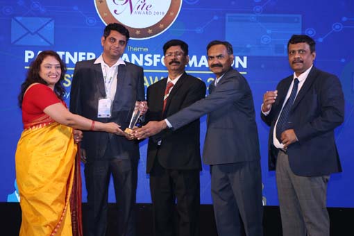 The BEST LED MONITORS Award goes to LG ELECTRONICS INDIA PVT. LTD being given away by Dr. B K Murthy, Scientist G and Group Head (R&D in IT) - MeitY, 