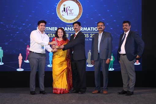 The Best ENTERPRISE NETWORK FIREWALL Award goes to FORTINET INC being given away by Dr. B K Murthy, Scientist G and Group Head (R&D in IT) - MeitY, Go