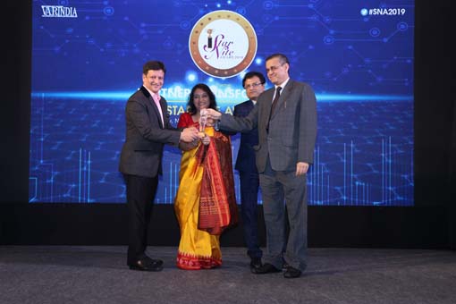 The BEST BACK-UP & RECOVERY SOFTWARE Award goes to VEEAM SOFTWARE PVT. LTD. being given away by Dr. Harold D’costa, CEO- Intelligent Quotient Security
