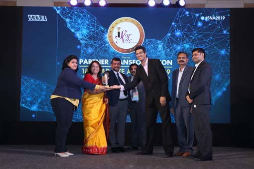 The BEST APPLICATION DELIVERY NETWORK VENDOR Award goes to CITRIX SYSTEMS INDIA being given away by Dr. S K Meher, CIO- AIIMS, Mr. Avneesh Vats, Head 