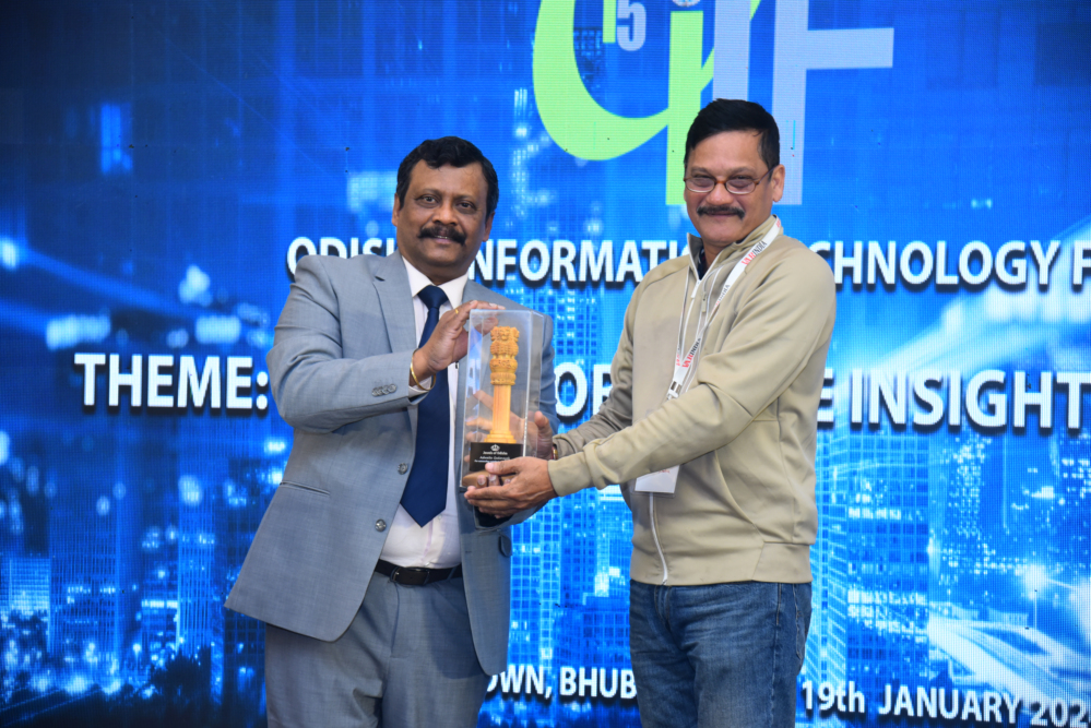Jewels of Odisha Award goes to Adwaita Gadanayak for Sculptor