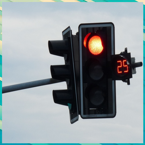 Delhi Traffic Signals to soon indicate Speed Limits and Timer Displays