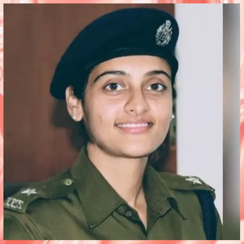 Seven cyber cell officers suspended for tracking female SP’s mobile phone location Seven cyber cell officers suspended for tracking female SP’s mobile phone location