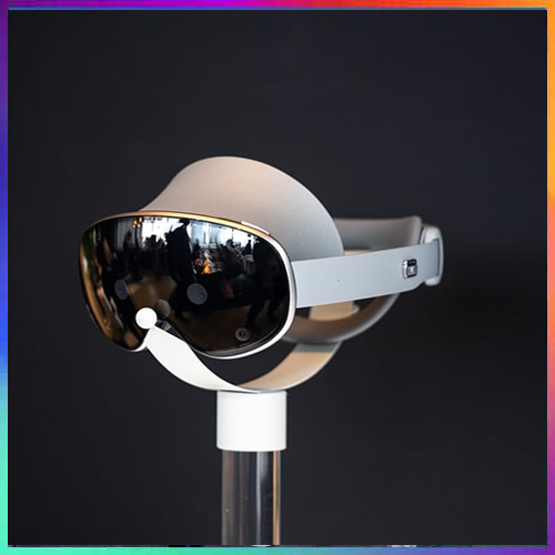 Samsung unveils its first Android XR headset - Galaxy XR