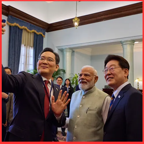 Samsung Chief takes selfie with PM Modi, South Korean President on India-made phone