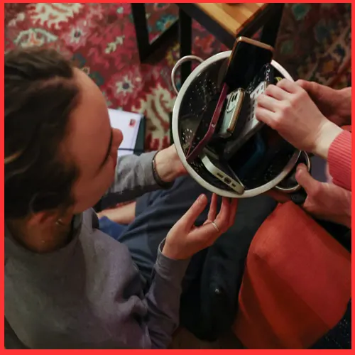 A rising movement urging to put down your phone