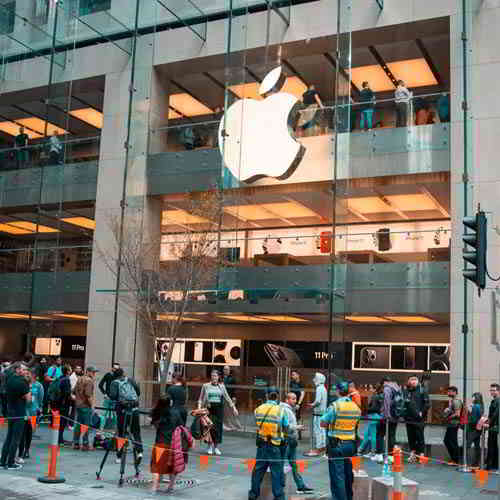 Huge line Outside Apple stores to grab their new iPhone 11