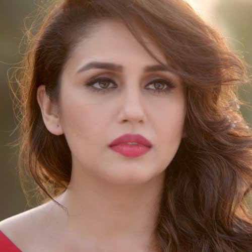 Huma Qureshi shares stage with Netflix co-founder Huma Qureshi shares stage with Netflix co-founder