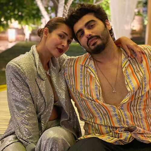 Malaika Arora makes the social media hot with new saga with Arjun Kapoor