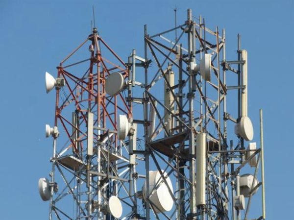 Tata Telesevices and Aircel forbidded from bidding for Airwaves